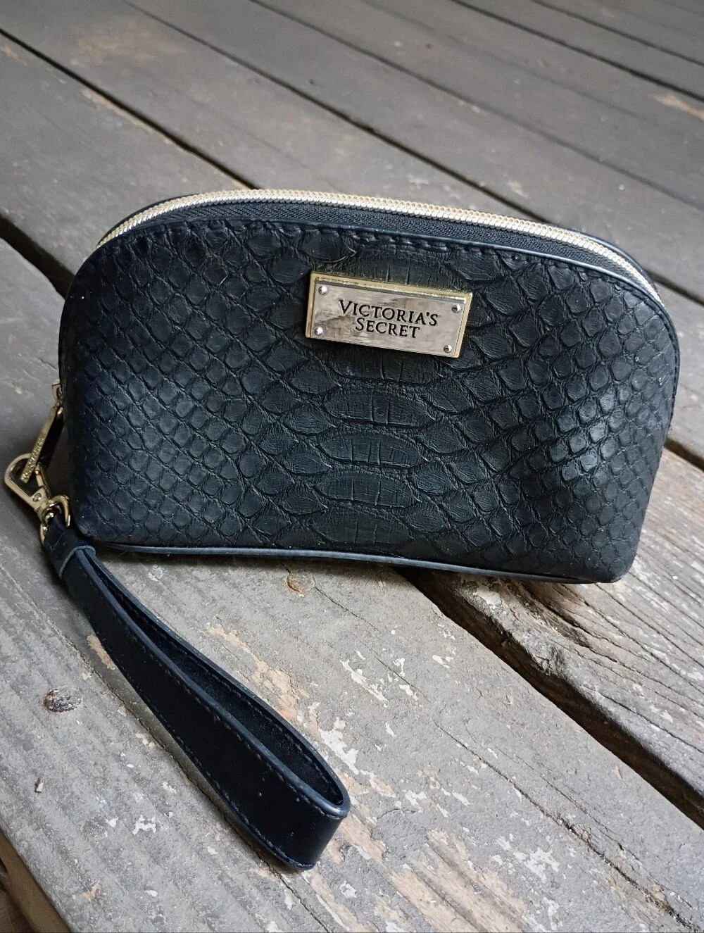 Victoria's Secret Croc-Embossed Black Wristlet - Picture 1 of 7